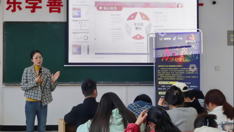 VI设计揭秘：品牌色与字体规范不可或缺